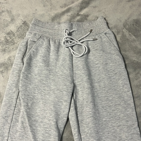 NWOT Alo Easy 7/8 Sweatpant - Picture 5 of 7